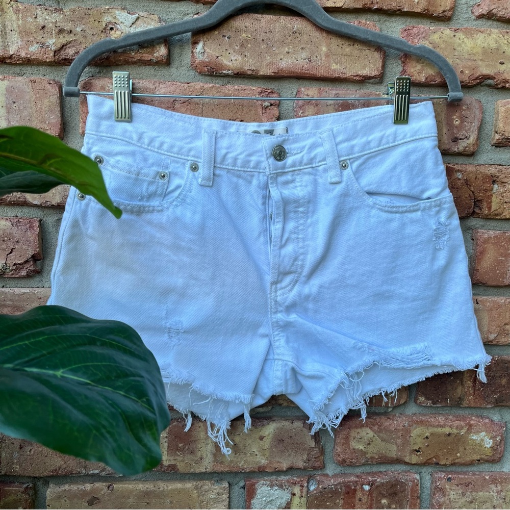 WE THE FREE PEOPLE SIZE 27 DENIM JEAN CUTOFF BUTTON FLY RAW HEM SHORTS